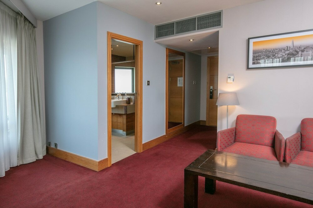 Фото The Crown London