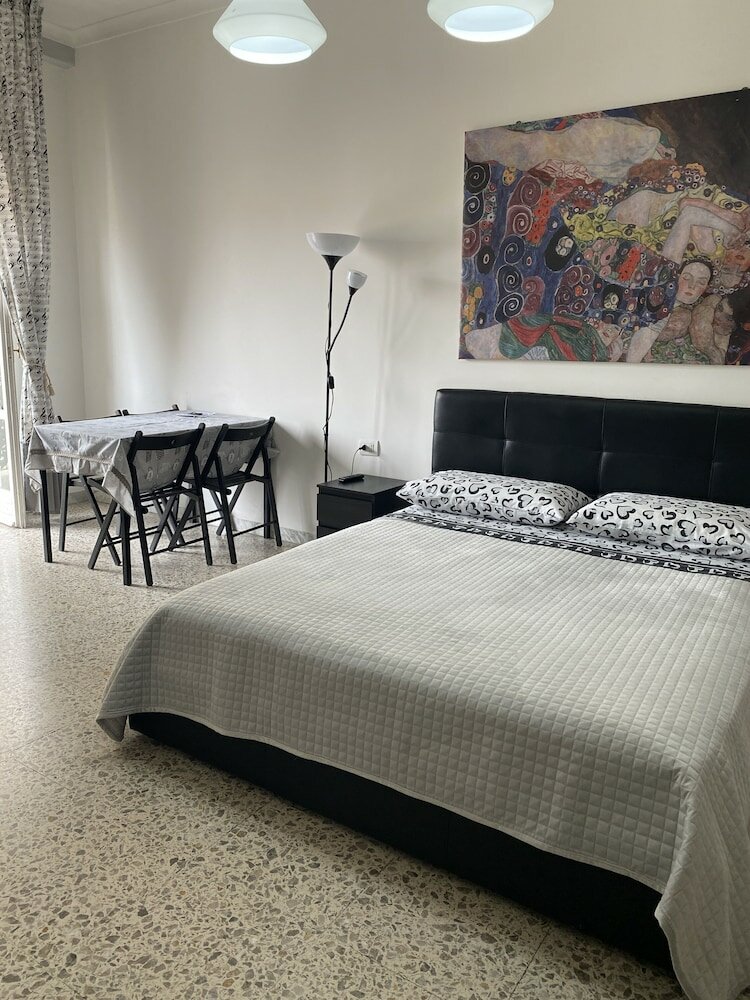 Фото Ottieri Apartment Napoli