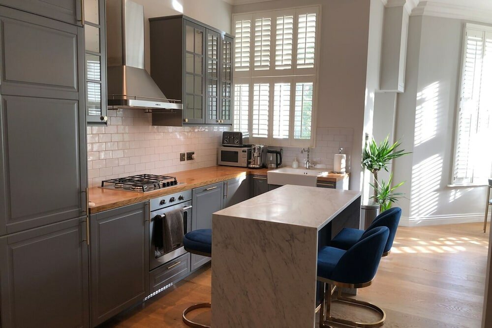 Фото Luxury Victorian 2 Bedroom Apartment Near Tube