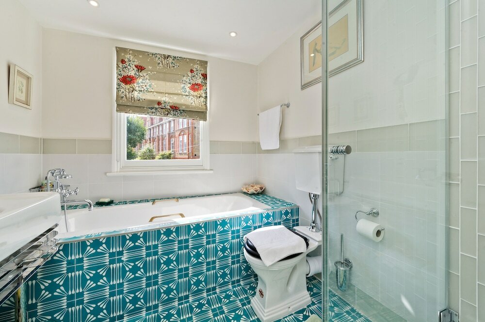 Фото Spacious Family House With Garden Near Battersea Park by Underthedoormat