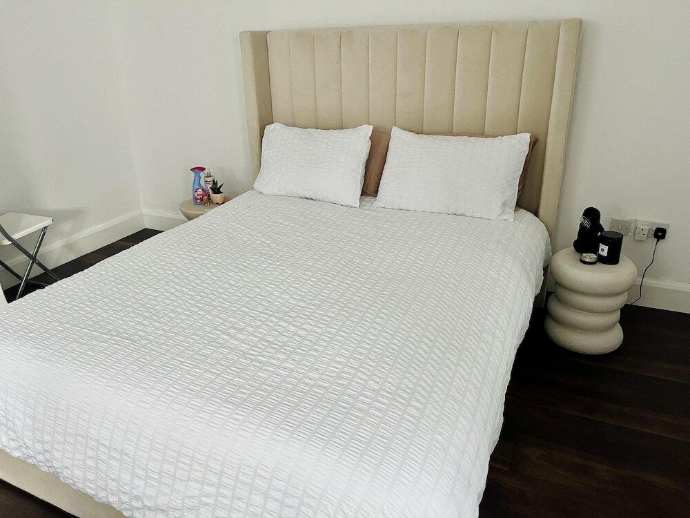 Фото Newly Refurbished 1-bed Apartment in Croydon Se25