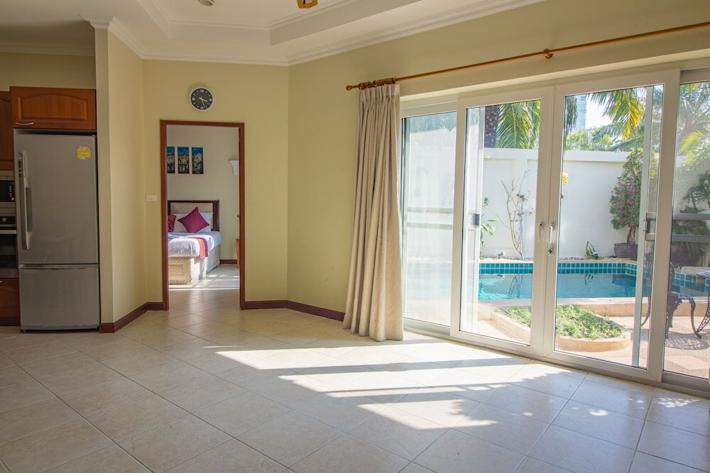 Фото 2 Bed Majestic Villa Near Beach