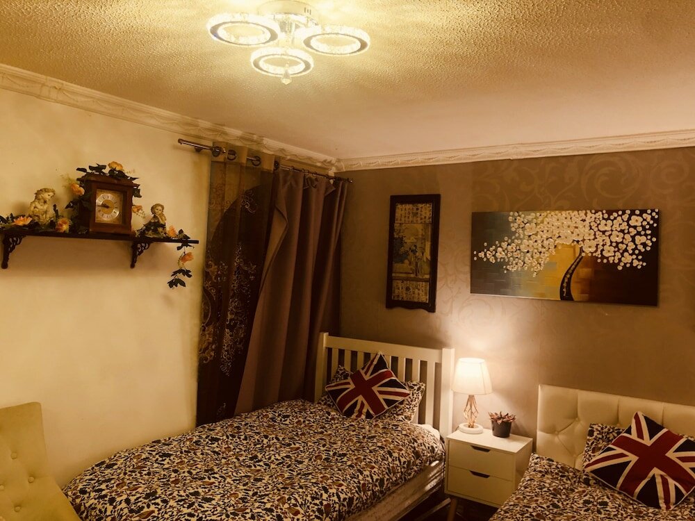 Фото Centrally Located 4 Bedroom House