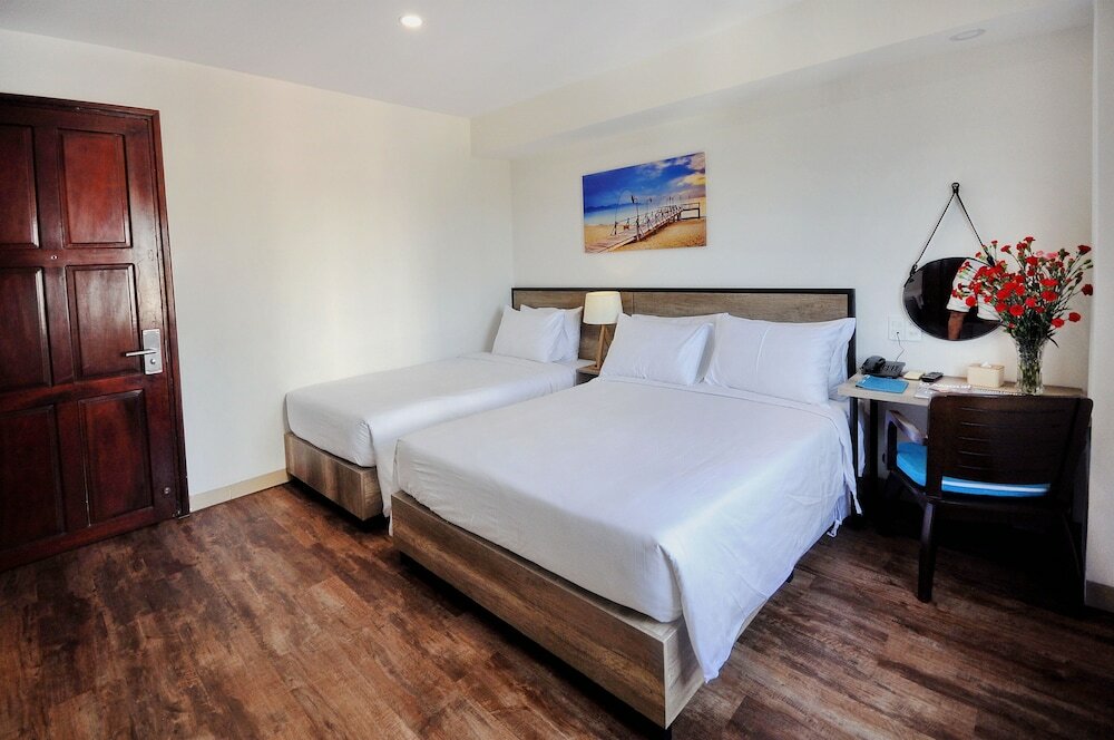 Фото Golden Lotus Hotel