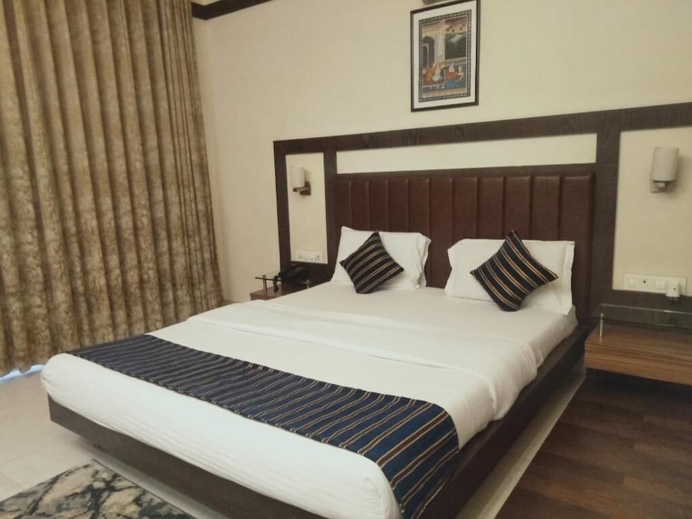 Фото Hotel Udayanraje Palace