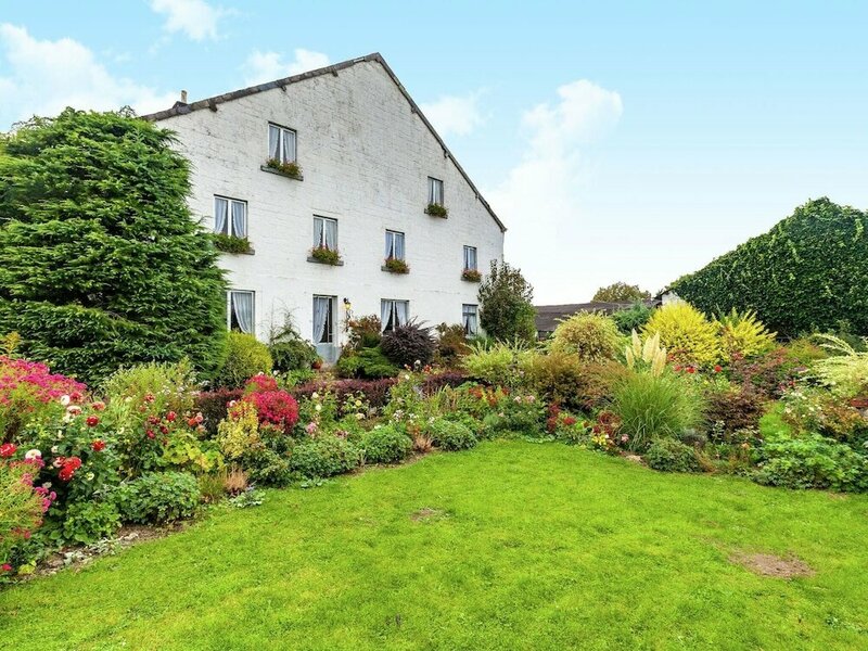 Гостиница Modern Holiday Home in Bastogne With Garden