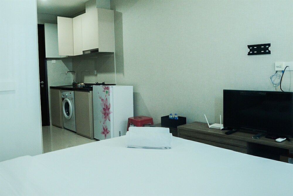 Фото Modern City View Studio Apartment at Puri Mansion