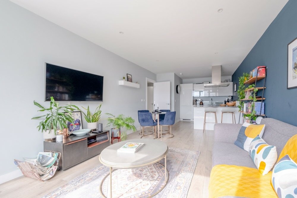 Фото Light & Spacious 1bedroom Flat With Balcony - Mile End