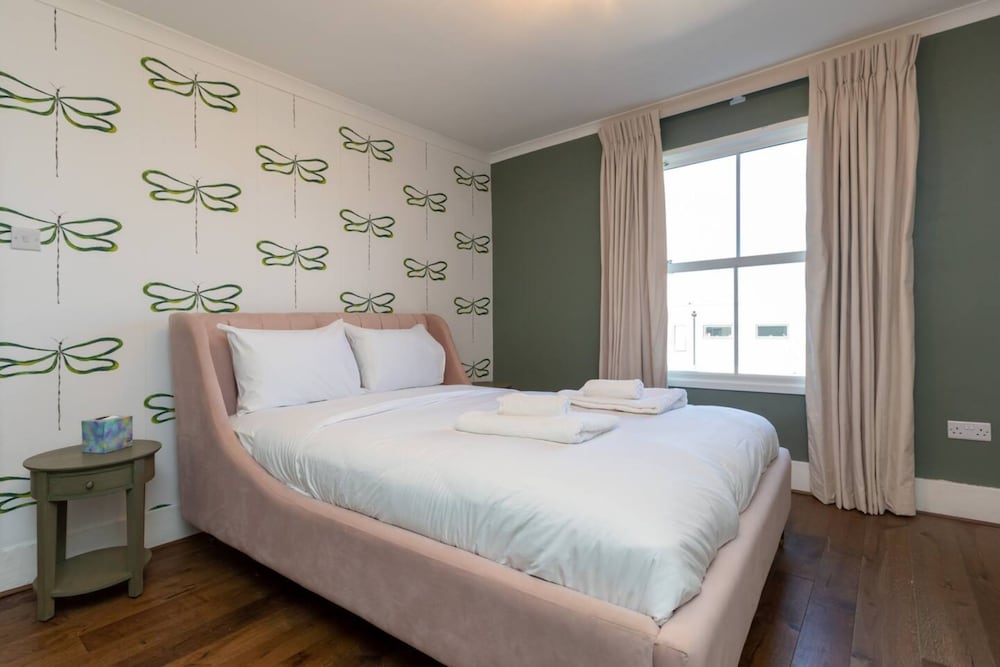 Фото Spacious & Pristine 2bd Flat - Balham