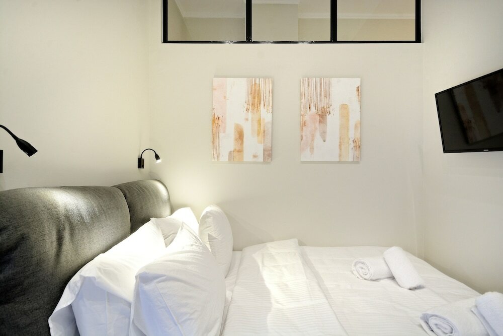 Фото The Flirty Athens