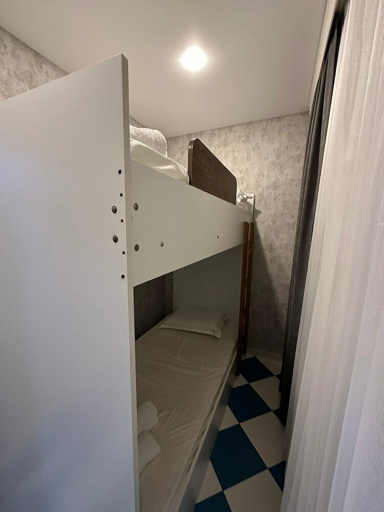 Фото Гостиница на ул. Константина Гамсахурдиа, 1