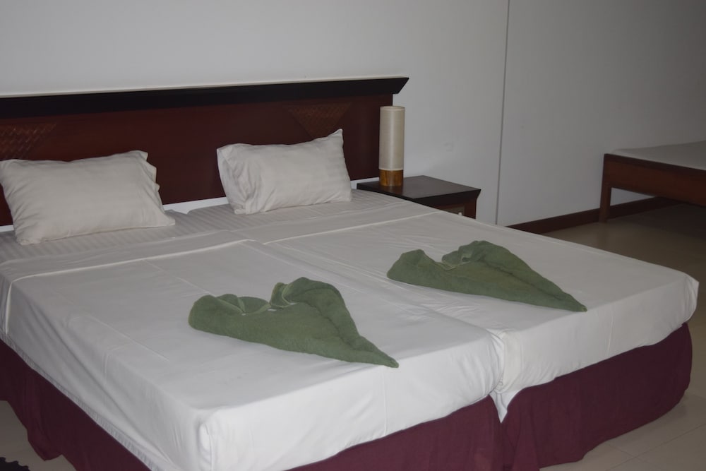 Фото The Coconut Garden Hotel & Restaurant