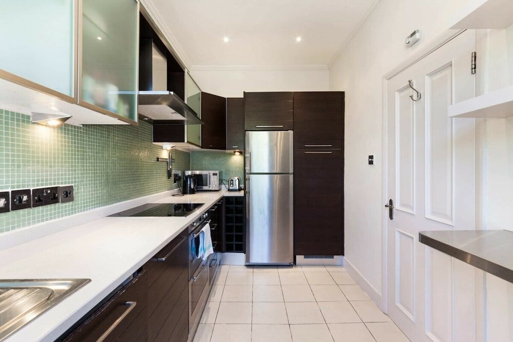Фото Elegant, Airy 2 Bedroom Flat in Paddington
