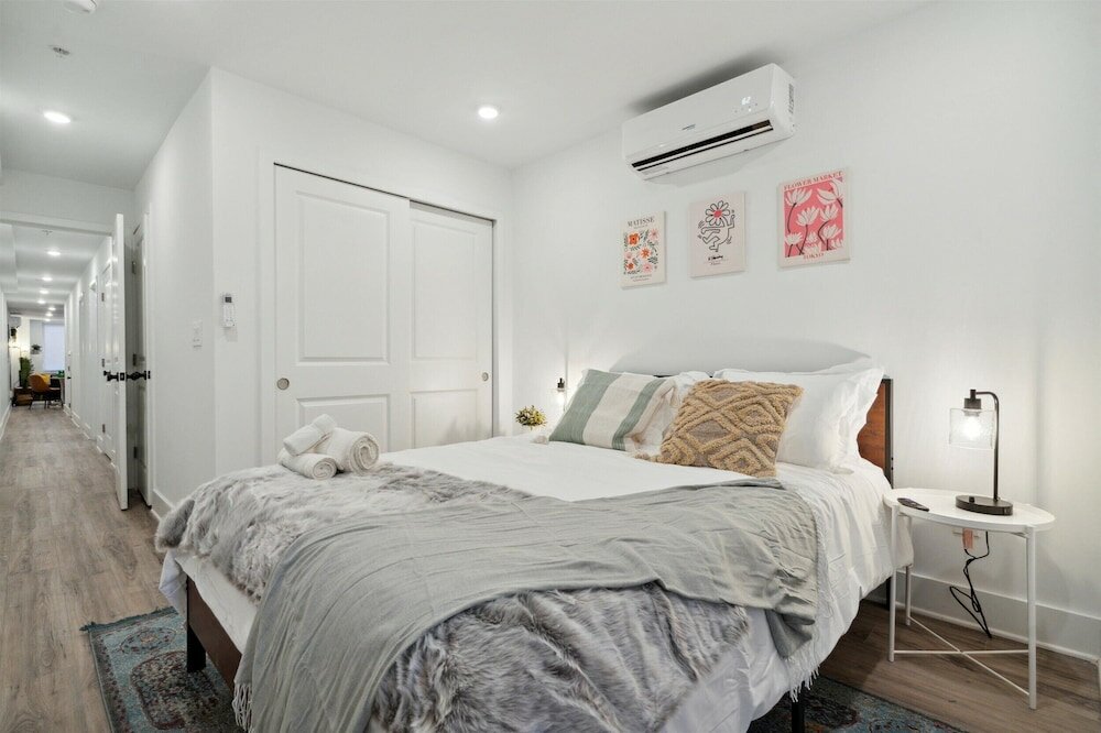 Фото Luxurious Modern Apt Near Art Museum