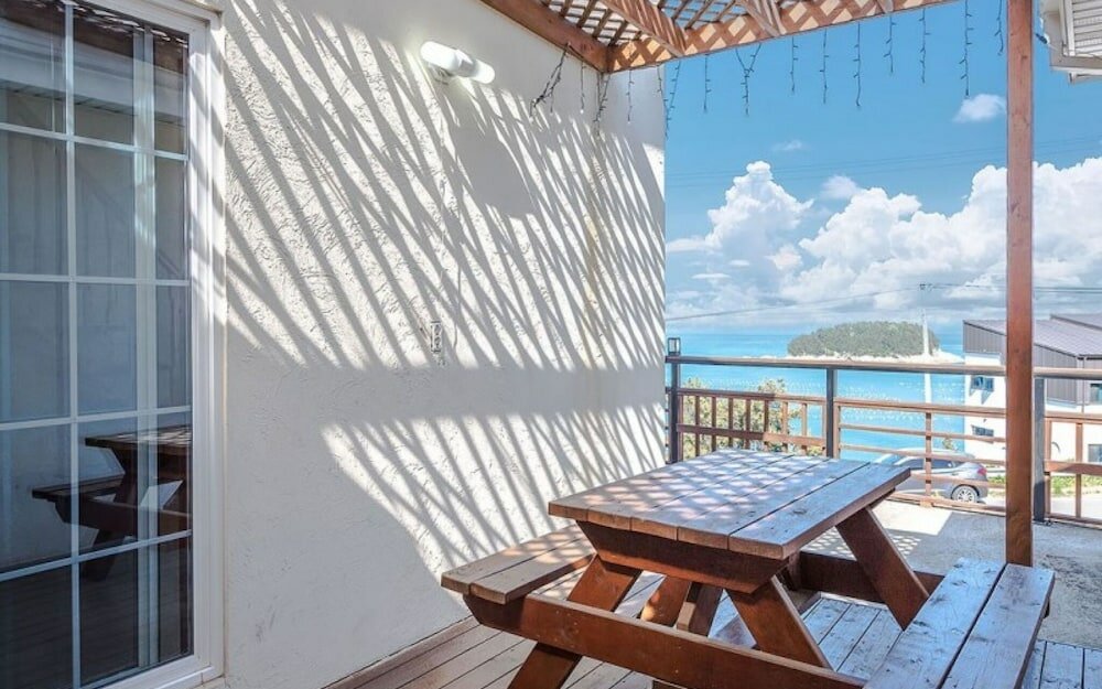 Фото Yeosu Maison Blanche Pension