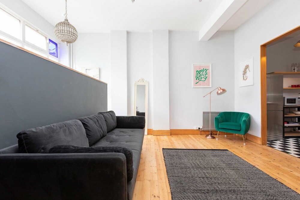 Фото Stylish 2 Bedroom Converted Victorian Storefront