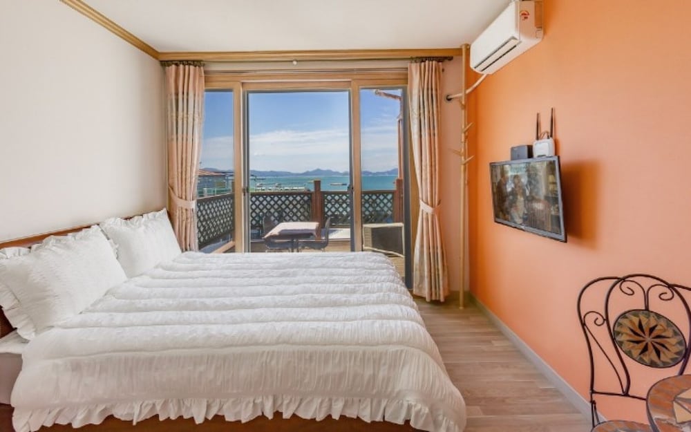 Фото Yeosu Glow Floor Pension