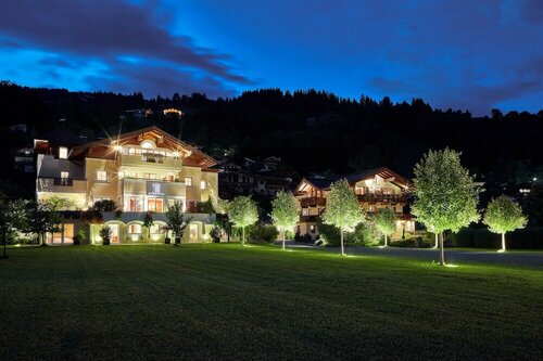 Внешний вид отеля Hotel Hubertus в Бриксен-им-Тале, фото 4