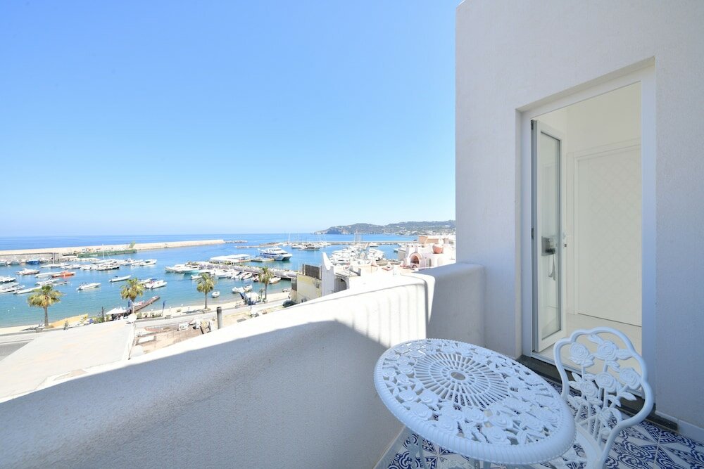 Фото King Suite - Luxury Rooms