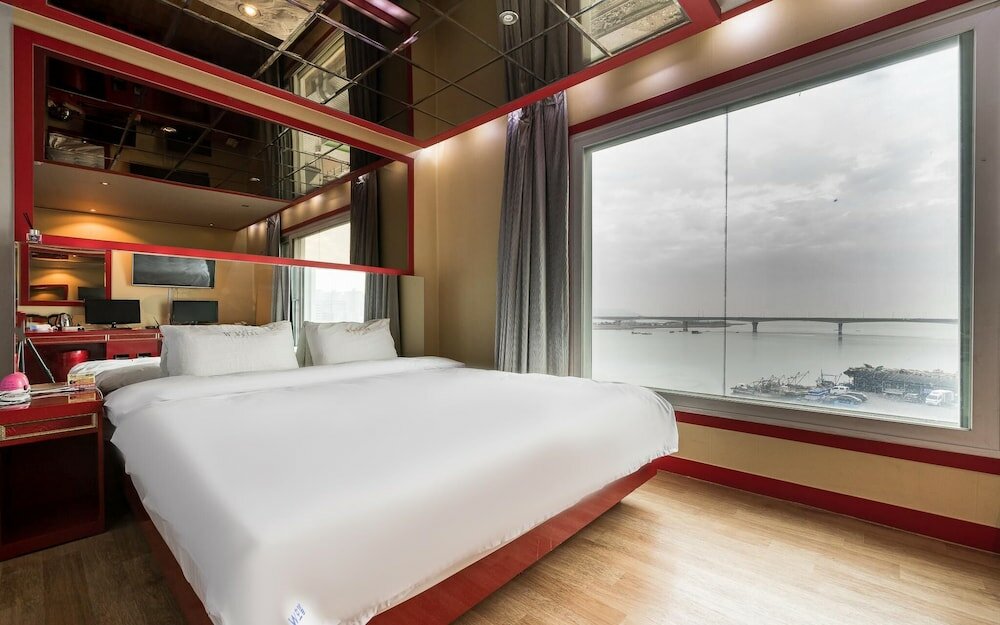 Фото Busan Myeongji W