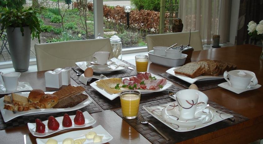 Фото Bed and Breakfast Oosterpark