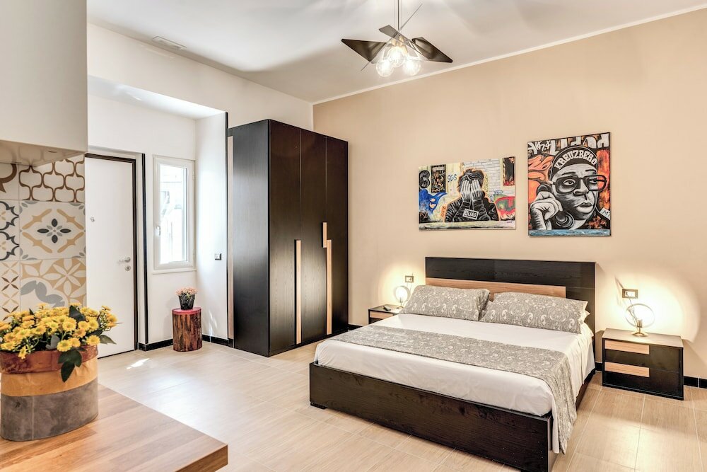 Фото The Quarters Naples Apartment