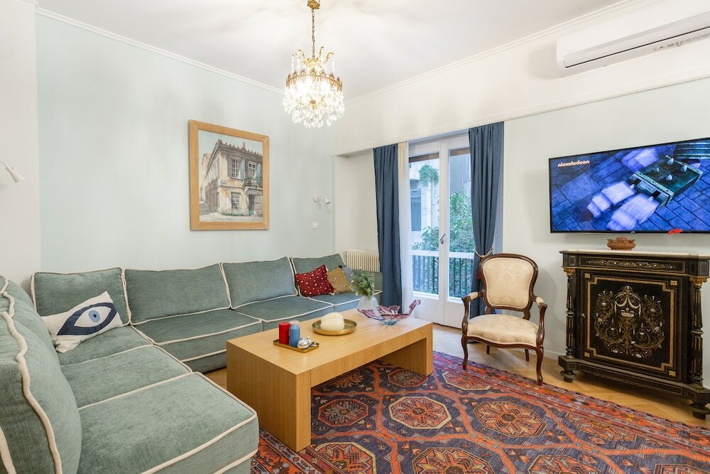 Фото A short walk to Syntagma and Plaka