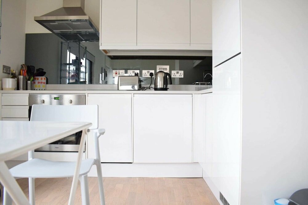 Фото Bright 1 Bedroom Flat in North London With Balcony