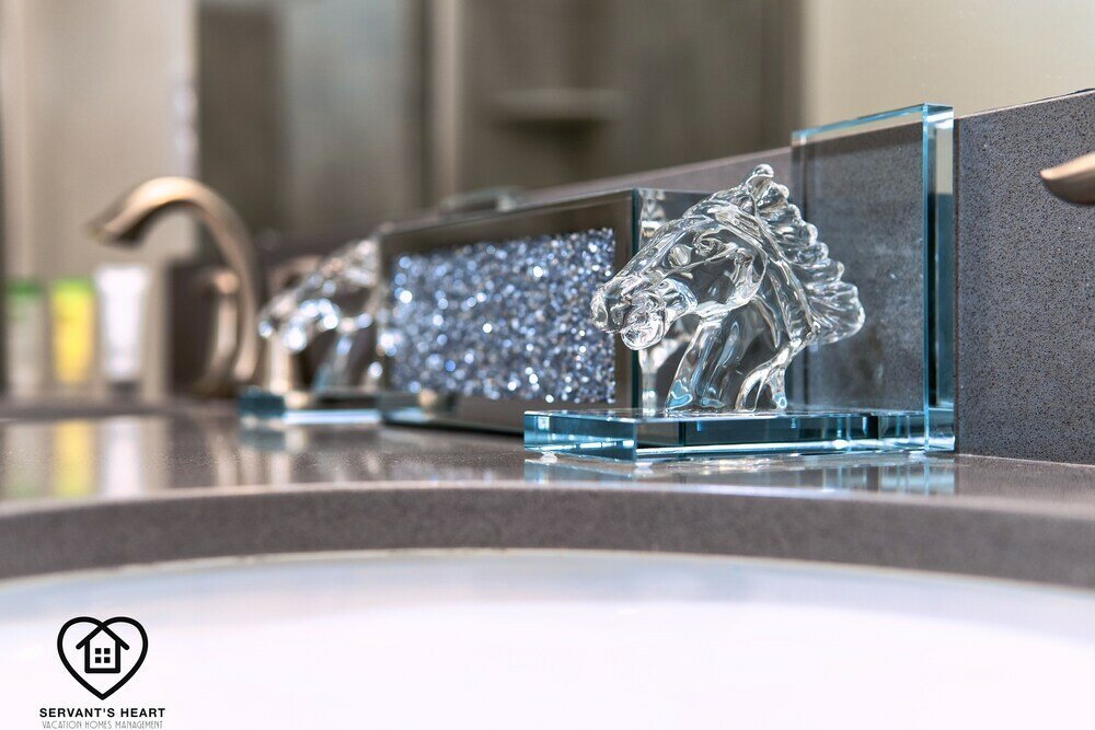 Фото Lakeview Luxury 9 Bedroom & 5 Bathroom w Private Pool