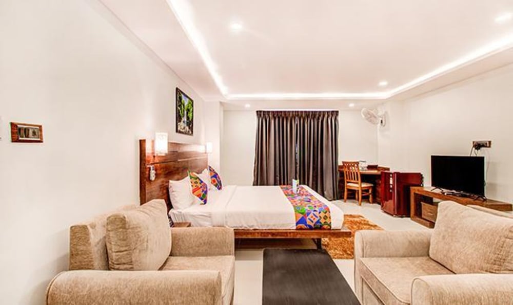 Фото Fabhotel The Rs Suites