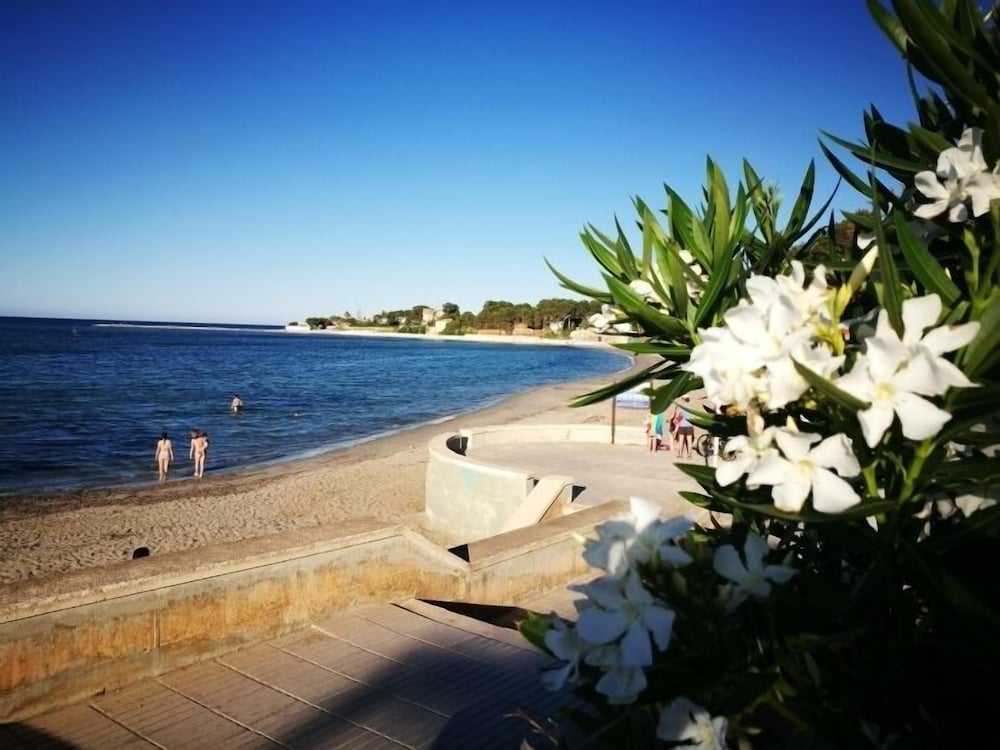 Фото Bungalow EN residencial con piscina