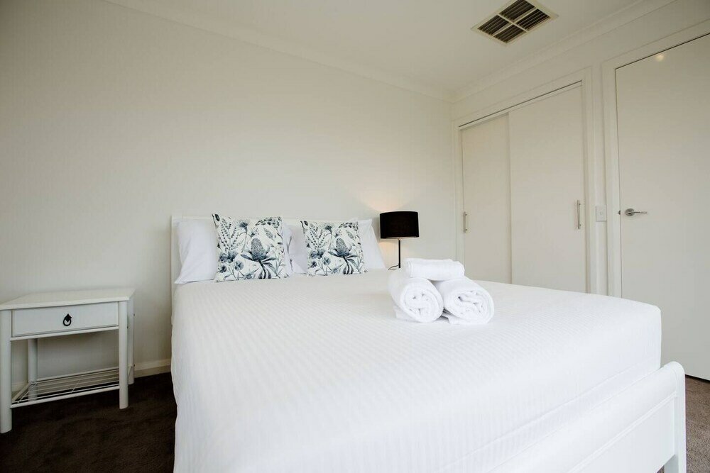 Фото Superb Luxe 5br House@point Cook Near Lake