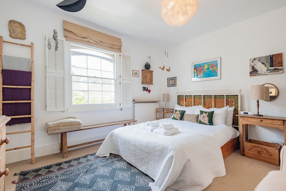 Фото Enchanting Hammersmith Home Close to Shepherds Bush by Underthedoormat