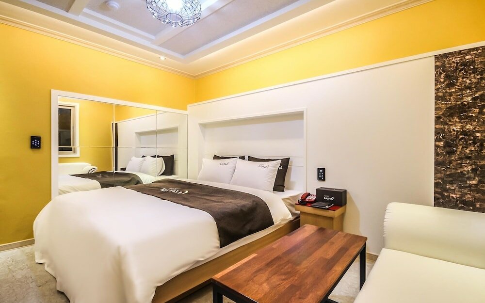 Фото Yeosu Luna Hotel