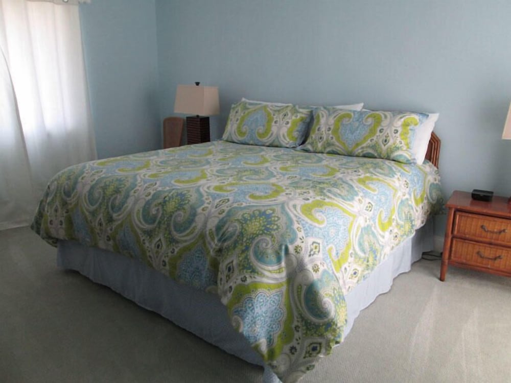 Фото 446 Tarpon Blvd