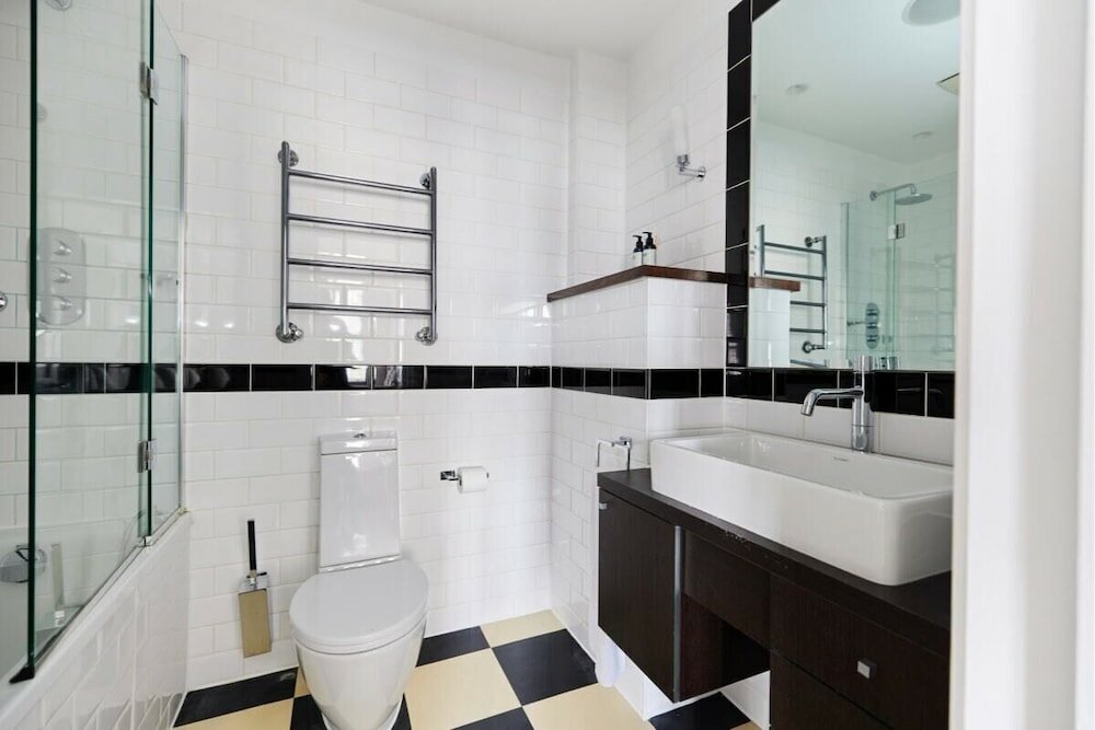 Фото The Chelsea Escape - Spacious 5bdr Flat With Garden