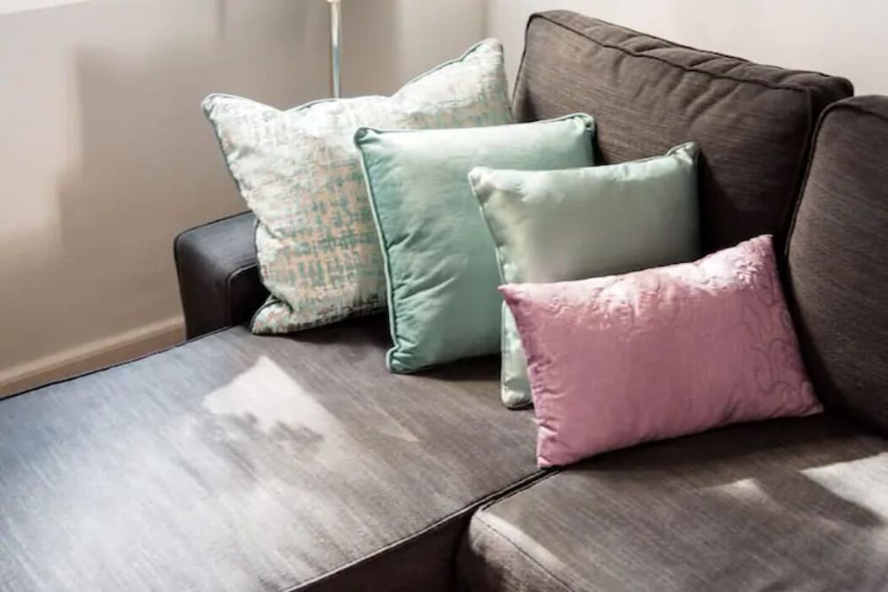 Фото Luxurious and Bright, 5 min walk to city center