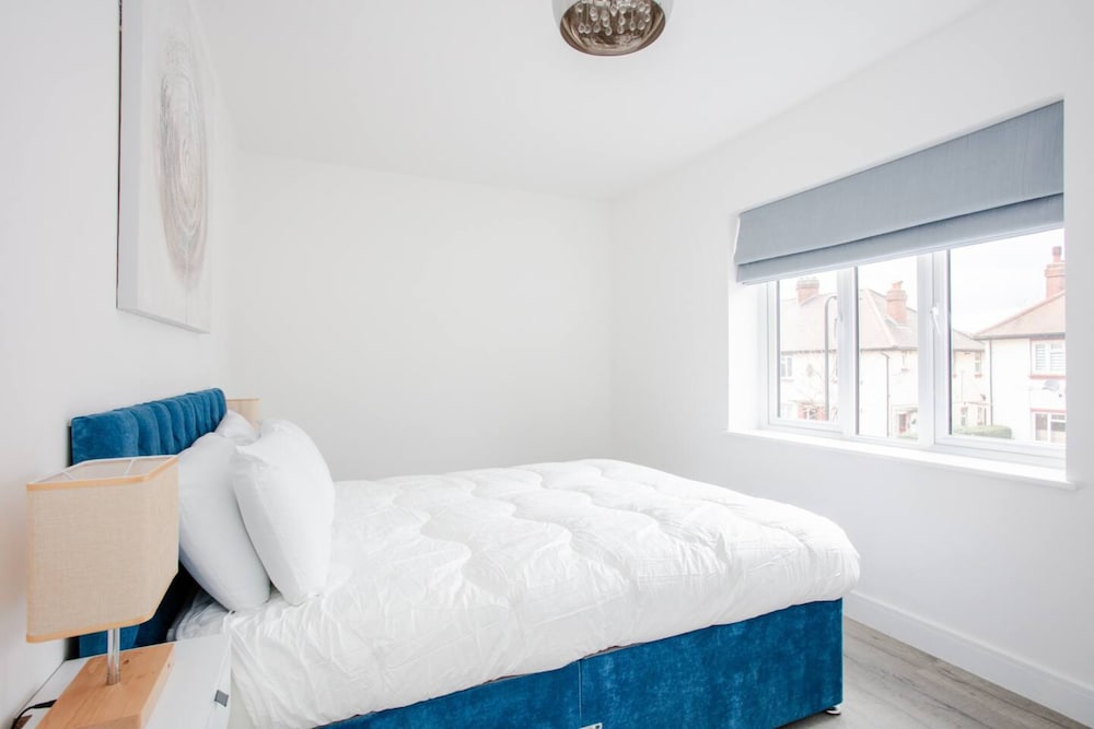 Фото Designer 2 Bedroom Apartment in West London