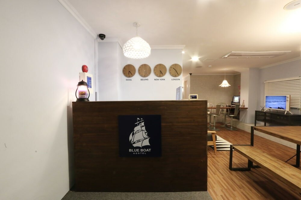 Фото Blueboat Hostel Myeongdong