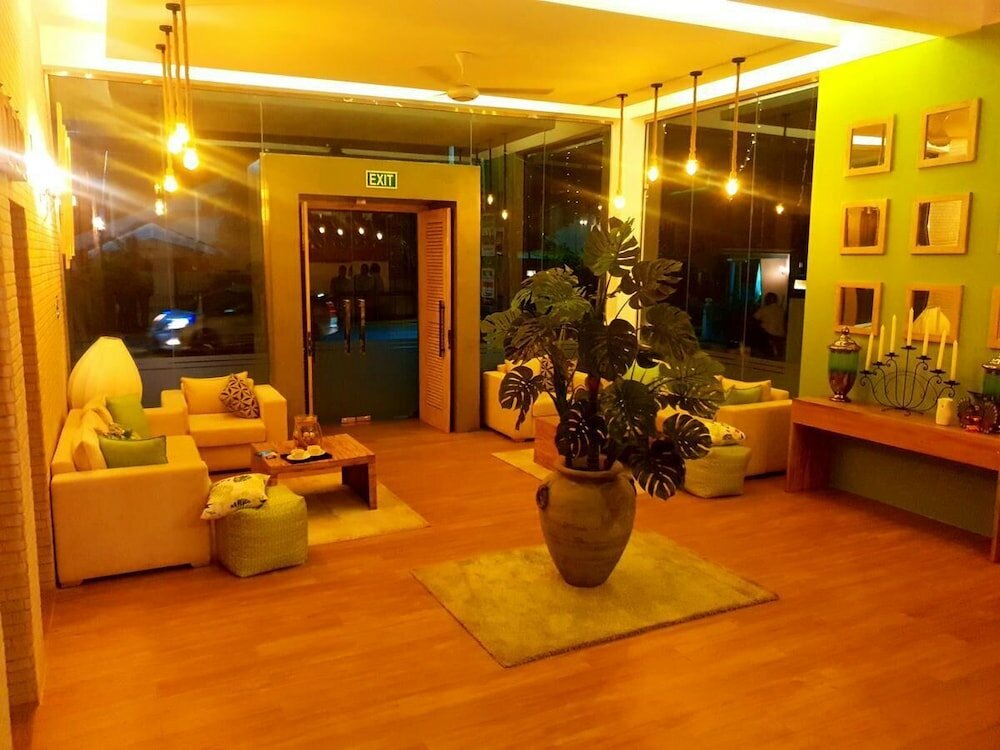 Фото J Leaf Hotel