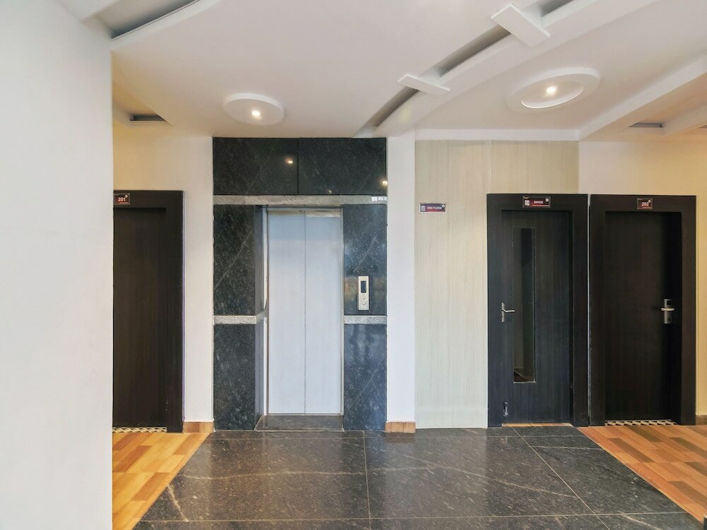 Фото Capital O 35621 Hotel Durga International