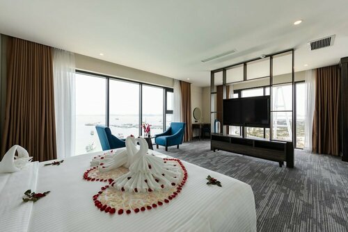 Гостиница Muong Thanh Grand Bai Chay Hotel в Халонге