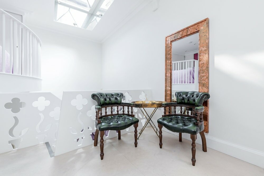 Фото Distinctive apartment for 3 with mezz