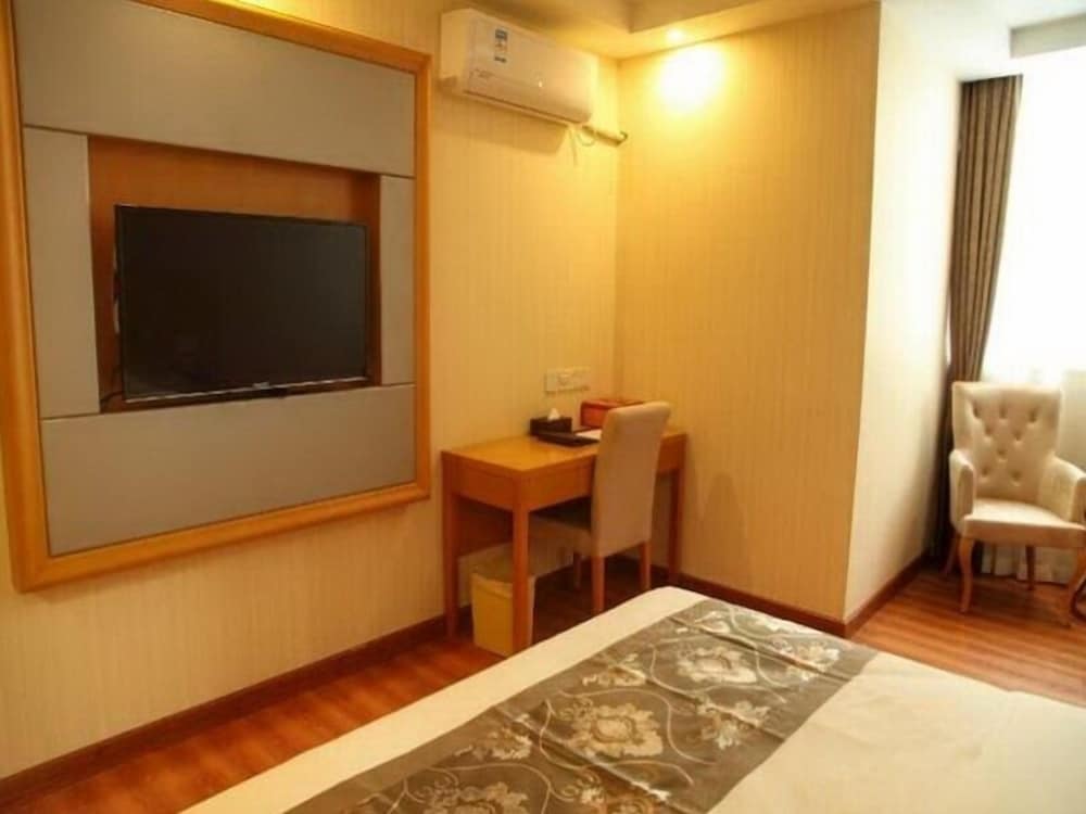 Фото GreenTree Inn Zhuhai Light Rail Pearl Station Express Hotel