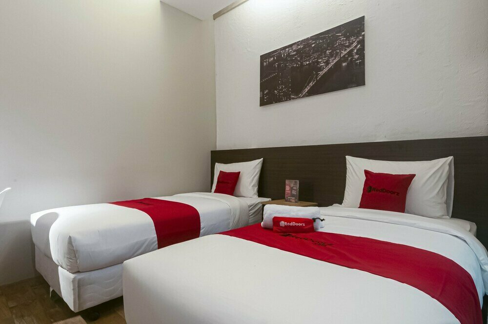 Hotel RedDoorz Plus near Gandaria City Mall 2, Jakarta, photo