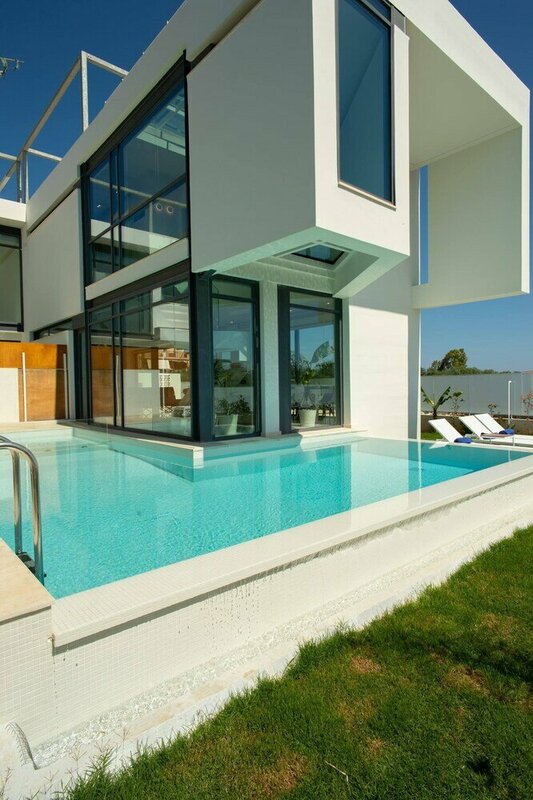 Гостиница Luxury Villa Mirror - 200meters From The Beach