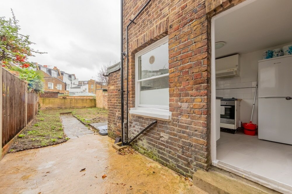 Фото Spacious 3 Bedroom House With Garden - Hammersmith