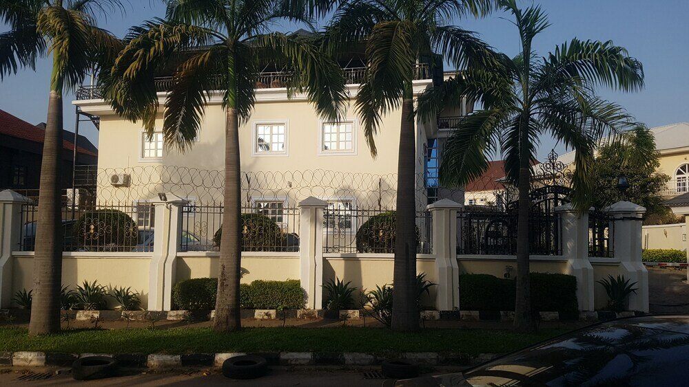 Фото Zeina Suites Abuja