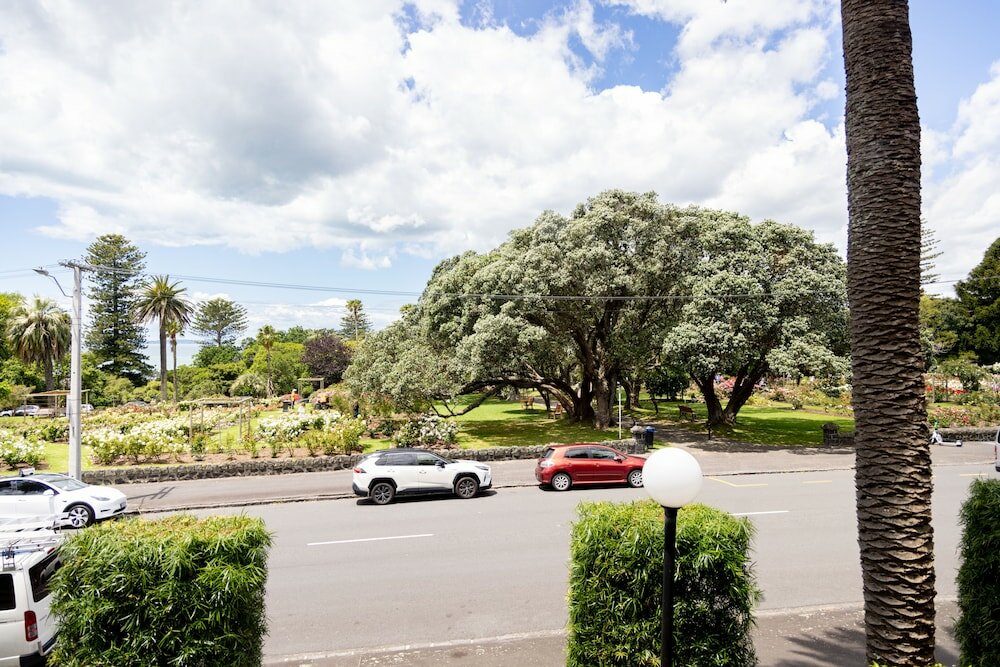 Фото Auckland Rose Park Hotel