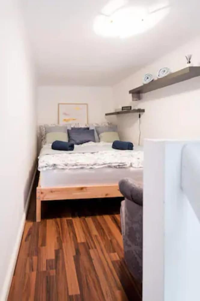 Фото Luxurious and Bright, 5 min walk to city center